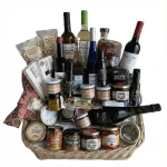 Cesta con lote de productos grande