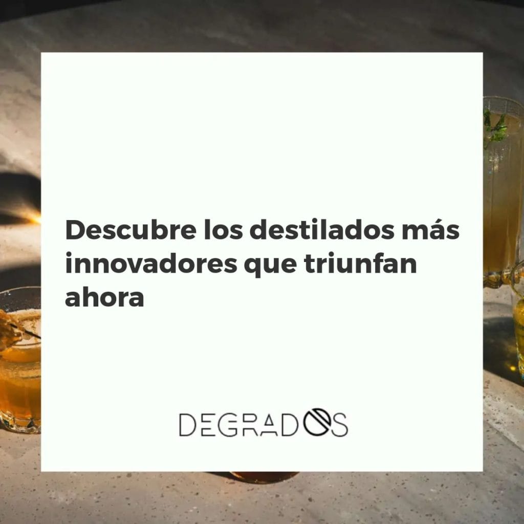 Una selección de botellas de destilados innovadores, incluyendo ginebra, whisky y licor de agave, presentados en una barra de bar elegante.