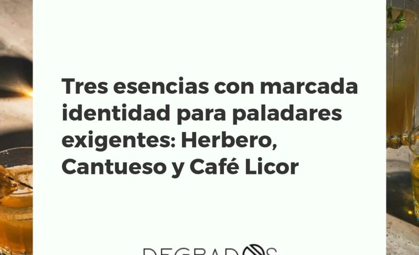Tres botellas de licores artesanales de Alicante, Herbero, Cantueso y Café Licor, presentadas elegantemente sobre una mesa de madera oscura.