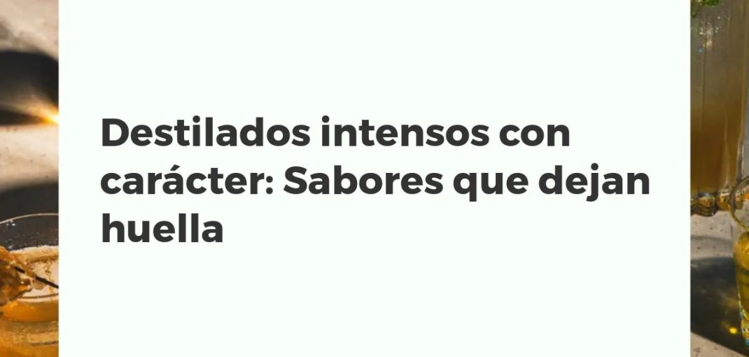 Colección de botellas de destilados intensos como whisky, mezcal y absenta, sobre una mesa de madera oscura con iluminación dramática.