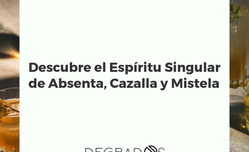 Tres copas de cristal con absenta verde, cazalla transparente y mistela dorada, mostrando la tradición de estos licores singulares