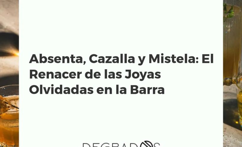 Primer plano de tres copas con absenta, cazalla y mistela sobre una barra de bar clásica, simbolizando su regreso a la coctelería.