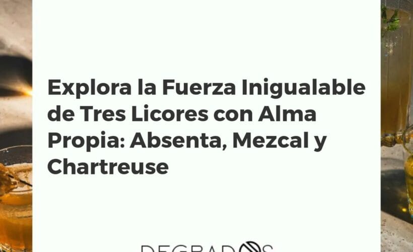 Botellas de absenta, mezcal y Chartreuse dispuestas en una mesa de madera oscura, representando tres licores potentes con historia.