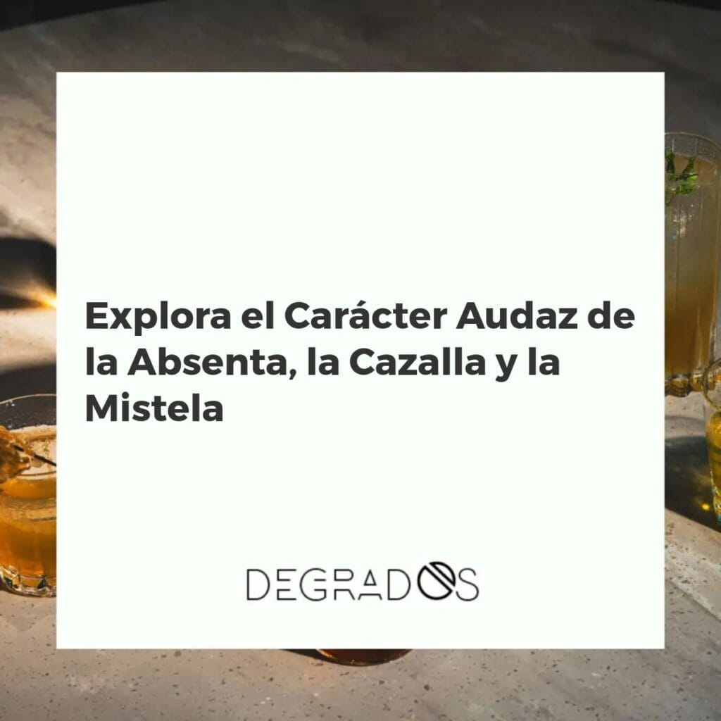 Botellas y copas de absenta, cazalla y mistela dispuestas en una mesa de madera, representando licores tradicionales con carácter.